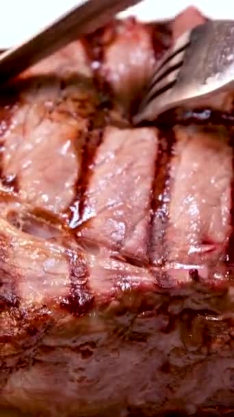 Carne Manzo Fresca Barbecue Con Bistecca Sangue Che Serve Delizioso — Video Stock