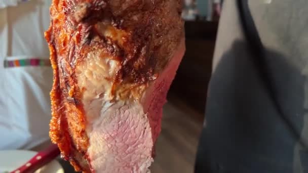 Saftig Biff Medium Sällsynt Nötkött Med Kryddor — Stockvideo