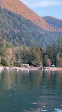 Porteau Cove Provincial Park Kuzey Amerika 'nın en güneyindeki fiyortta yer almaktadır, Porto Cove Provincial Park' ın Howe Sound ve ötesine bakan kıyı şeridi kamp alanları ve dağları vardır.
