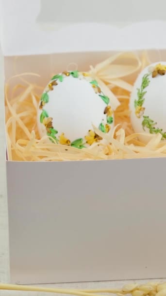 Białym Pudełku Jajka Upominkowe Święto Haftu Wielkanocnego Skorupce Jajka Baner — Wideo stockowe