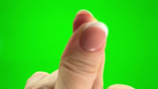 Женщина Щёлкает Пальцами Рамке Французским Маникюром Зеленом Фоне Хромы Затем — стоковое видео