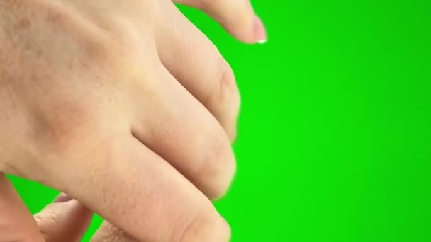 Verschillende Emoties Met Vrouwelijke Handen Groene Achtergrond Chroma Key Stop — Stockvideo