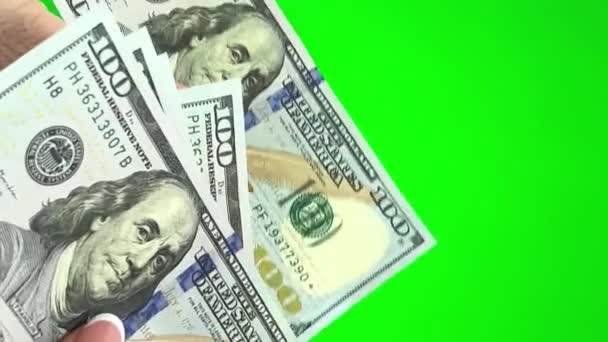 Groene Achtergrond Chromakey Mannelijke Handen Geven Honderd Dollar Biljetten Aan — Stockvideo