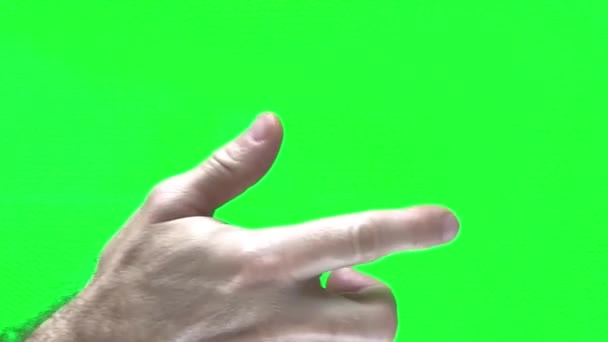 在绿色背景上铬钥匙人举起他的手指并按下一个看不见的按钮一旦强壮的男性毛茸茸的手按了两次按钮 — 图库视频影像