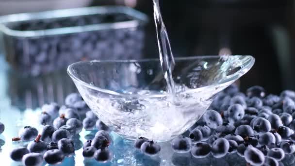 Blueberries Scattered Table Pour Water Glass Dish Washing Blueberries Bilberry — Stock Video