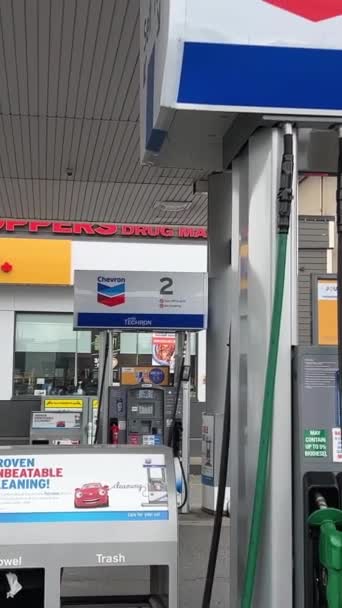Chevron Gas Station Car Refueled Refueling Process Pouring Petrol Machine — Stock Video
