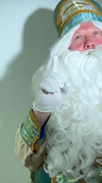 Sinterklaas Tovert Zwaaien Met Zijn Handen Creëert Magie Jolly Santa — Stockvideo