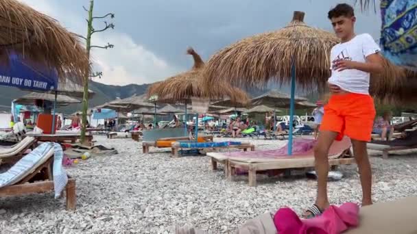 Picturesque Pondok Pantai Sepanjang Albania Riviera Pagi Hari Selama Hari — Stok Video