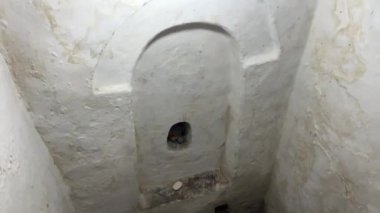 Cirokastra Müzesi Şehri Arnavut komünist lider Enver Hoca 'nın doğum yeri olarak biliniyor. UNESCO Dünya Mirası Alanı, Osmanlı Şehri Cirokastra, Arnavutluk