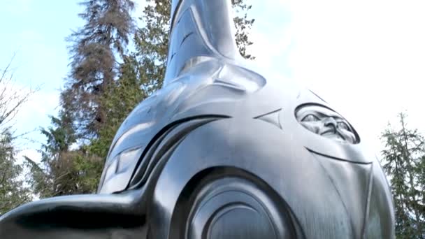 Killer Wal Häuptling Der Bronzestatue Des Künstlers Bill Reid Eingang — Stockvideo