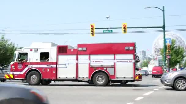 Vancouver Kanada Vészhelyzeti Elhárító Jármű Vörös Tűzoltó Sziréna Mentőosztag Jármű — Stock videók