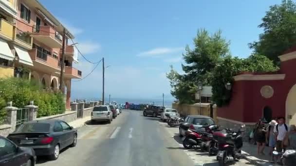 Promenaden Korfu Bilar Passerar Människor Promenader Oigenkännliga Människor Liv Stadens — Stockvideo