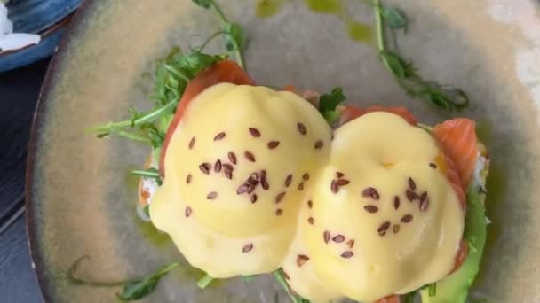 Eggs Bendict Brioche Buns Lightly Salted Salmon Cream Cheese Beautiful — Stock Video
