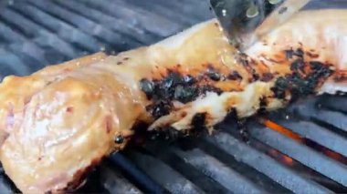 Domuz bifteği, hamburger, kebap ve ızgarada sosis. Yüksek kalite 4k görüntü