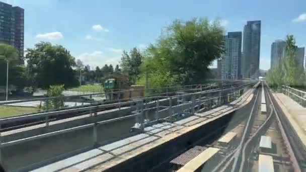 Новый Канадский Скоростной Поезд Blue Line Surrey Ванкувер Суррей Центральная — стоковое видео