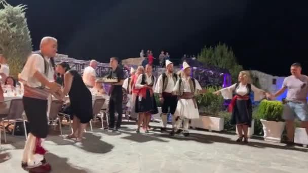 爱奥尼亚海阿尔巴尼亚人的风味和传统民族歌曲 教民族舞蹈 阿尔巴尼亚多音歌唱 教科文组织的非物质文化遗产 阿尔巴尼亚Ksemil Saranta 2023 — 图库视频影像