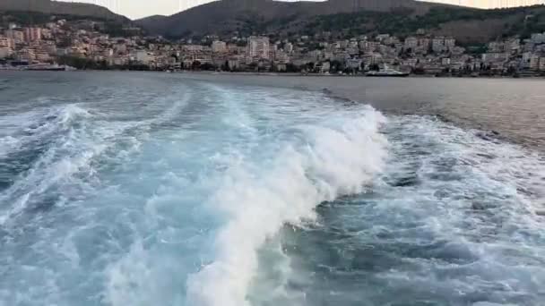 Uitzicht Vanaf Achterkant Van Een Veerboot Van Santorini Naar Naxos — Stockvideo