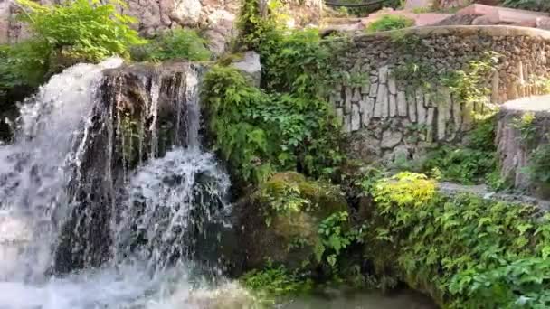 Albânia Cachoeiras Montanhas Bela Paisagem Fluindo Água Moitas Montanhas Água — Vídeo de Stock