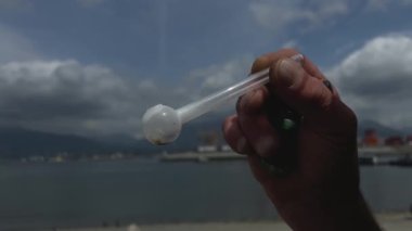 Vancouver Kanada. Büyük şehirlerdeki evsizlerin gerçek hayatı. Evsizlerin, uyuşturucu bağımlılarının, cinsel azınlıkların, şehirde fakir insanların, okyanus şırıngalarının, çöplerin, çöplüklerin...