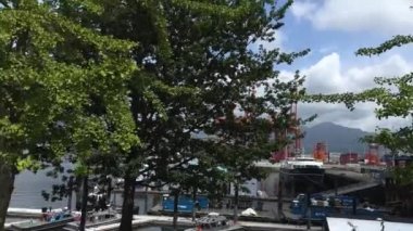 Vancouver-Canada 09.09.2023 Büyük şehirlerdeki evsizlerin gerçek yaşamı. Evsizlerin devlet evsizlerinin uyuşturucu bağımlılarının cinsel azınlıkları.