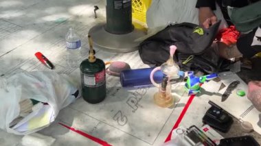 Vancouver Kanada. Büyük şehirlerdeki evsizlerin gerçek hayatı. Evsizlerin, uyuşturucu bağımlılarının, cinsel azınlıkların, şehirde fakir insanların, okyanus şırıngalarının, çöplerin, çöplüklerin...