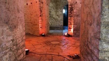 Porto Palermo Kalesi. Tepelensky 'li Ali Paşa, Venedik kalesinin yıkıntıları üzerine inşa edilen Ali Paşa Osmanlı İmparatorluğu' nun en zalim zorbalarından biriydi.