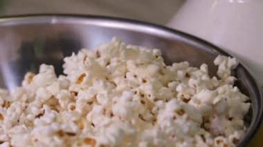 Karamel aromalı, patlamış mısır aromalı patlamış mısır. Yüksek kalite 4k görüntü