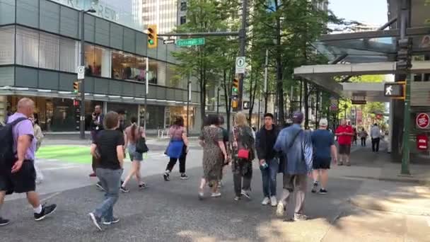 실시간 사람들은 밴쿠버에 캐나다 그들의 자동차 관광객 마천루 캐나다 밴쿠버 — 비디오