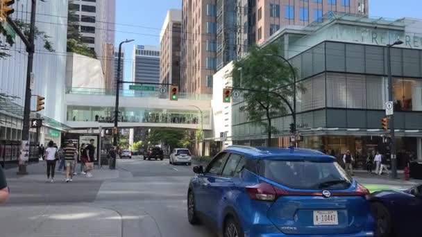 실시간 사람들은 밴쿠버에 캐나다 그들의 자동차 관광객 마천루 캐나다 밴쿠버 — 비디오