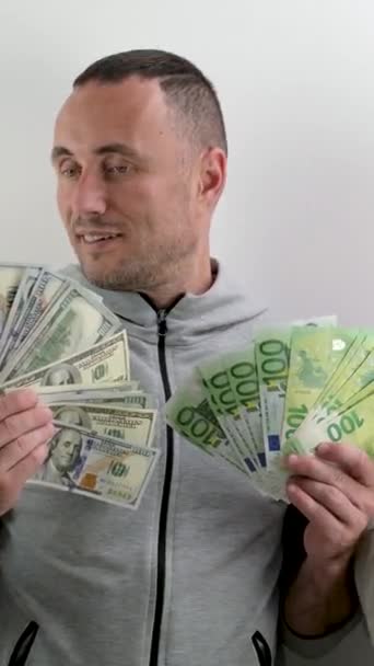 Pria Ayah Dan Suami Berdiri Dengan Uang Bersukacita Dalam Hidup — Stok Video
