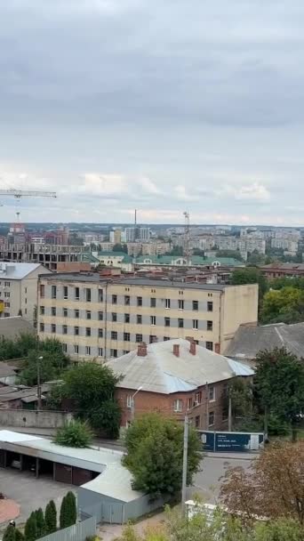 Filmando Video Una Rueda Fortuna Ciudad Vinnitsa Ucrania Antiguas Atracciones — Vídeos de Stock