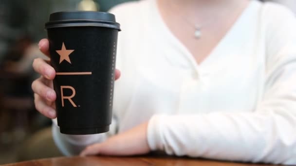 리조트 커피숍 맛있는 새로운 럭셔리에서 테이블에 Underline 브랜드 캐나다 밴쿠버 — 비디오