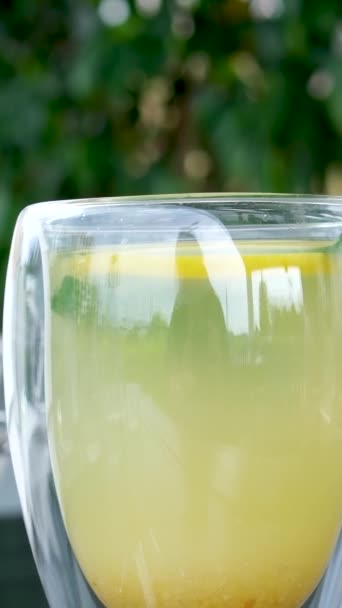 Masada Zencefil Limon Bal Nane Şekerli Çay Var Yüksek Kalite — Stok video