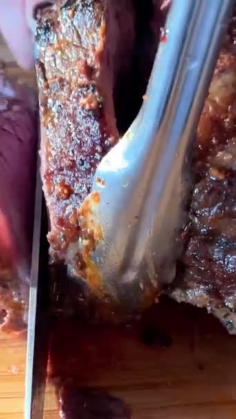 Bife Suculento Carne Rara Média Com Especiarias — Vídeo de Stock