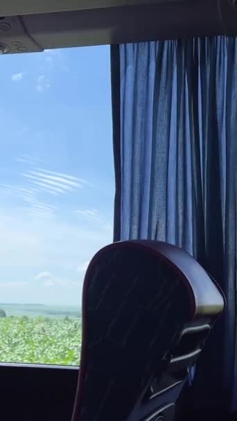Video Bus Ansicht Des Feldes Mit Blauem Himmel Weiße Wolken — Stockvideo