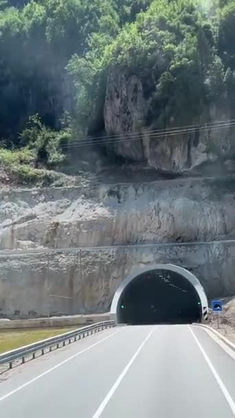 Silnice Albania Hory Pláně Cesta Přes Horské Hotely Auta Provoz — Stock video