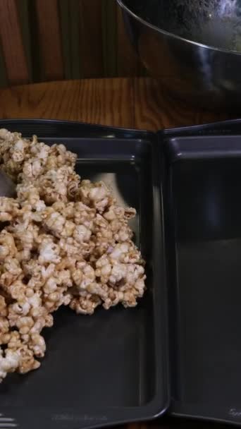 Köstliche Süße Popcorn Mit Viel Karamell Karamell Geschmack Von Popcorn — Stockvideo