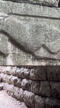 Butrint, Sarande İlçesi Arnavutluk Sinematik Roma Baptisterisi, Antik UNESCO Dünya Mirasları Merkezi 4K Arnavutluk, Butrint. Eski bir Buthrotum kasabasının kalıntıları.