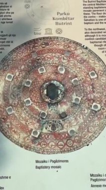 Butrint, Sarande İlçesi Arnavutluk Sinematik Roma Baptisterisi, Antik UNESCO Dünya Mirasları Merkezi 4K Arnavutluk, Butrint. Eski bir Buthrotum kasabasının kalıntıları.