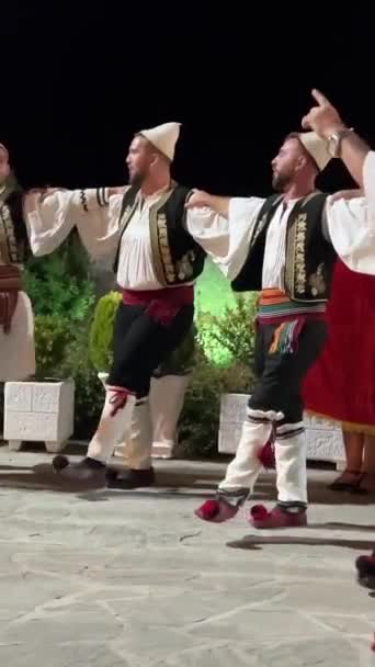 爱奥尼亚海阿尔巴尼亚人的风味和传统民族歌曲 教民族舞蹈 阿尔巴尼亚多音歌唱 教科文组织的非物质文化遗产 阿尔巴尼亚Ksemil Saranta 2023 — 图库视频影像