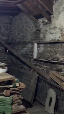 Cirokastra Müzesi Şehri Arnavut komünist lider Enver Hoca 'nın doğum yeri olarak biliniyor. UNESCO Dünya Mirası Alanı, Osmanlı Şehri Cirokastra, Arnavutluk 09.09.2023