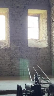 Cirokastra Müzesi Şehri Arnavut komünist lider Enver Hoca 'nın doğum yeri olarak biliniyor. UNESCO Dünya Mirası Alanı, Osmanlı Şehri