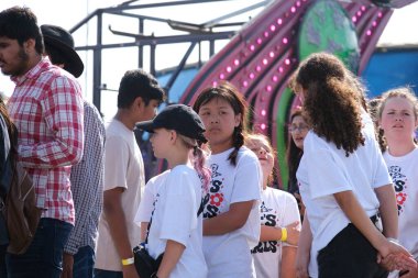 Lunaparkta salıncakta sallanan atlıkarıncaya binen insanlar atlıkarıncaların ilk halleridir. Antik Bizans 'ta vardı ve halat ve sepetlerle yapılmıştı Playland PNE Canada 09.09.2023