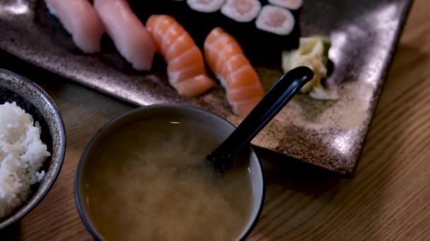 Sopa Miso Una Sopa Tradicional Japonesa Hecha Principalmente Pasta Miso — Vídeos de Stock