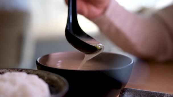 Zupa Miso Tradycyjna Zupa Japońska Wykonana Głównie Miso Pasty Bulionu — Wideo stockowe