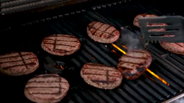 Барбекю Гамбургера Приготовленного Открытом Огне Перевернутого Мясного Фарша Приготовленного Сковороде — стоковое видео