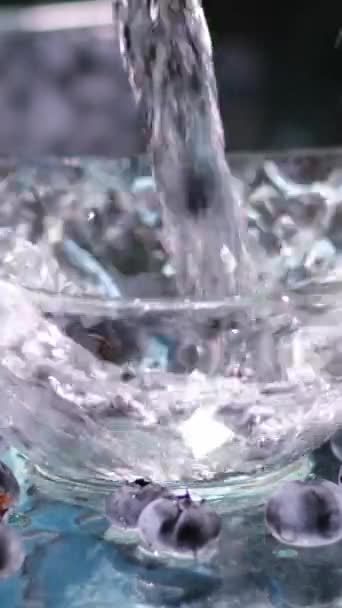 Filmagem Blueberries Lavagem Com Água Andamento Esta Filmagem Captura Processo — Vídeo de Stock