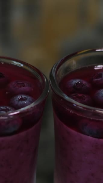 Jugo Arándanos Recién Exprimido Mesa Una Bebida Saludable Verano Dos — Vídeos de Stock