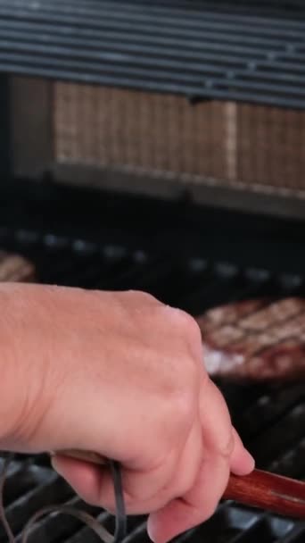 Churrasco Planta Baseada Impossível Hambúrguer Rissóis Grade Elétrica Semi Close — Vídeo de Stock