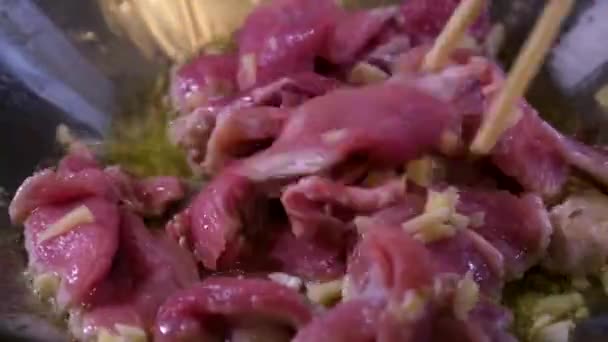 Adding Chopped Garlic Ginger Beef Frying Pan Frying Raw Meat — Stock Video